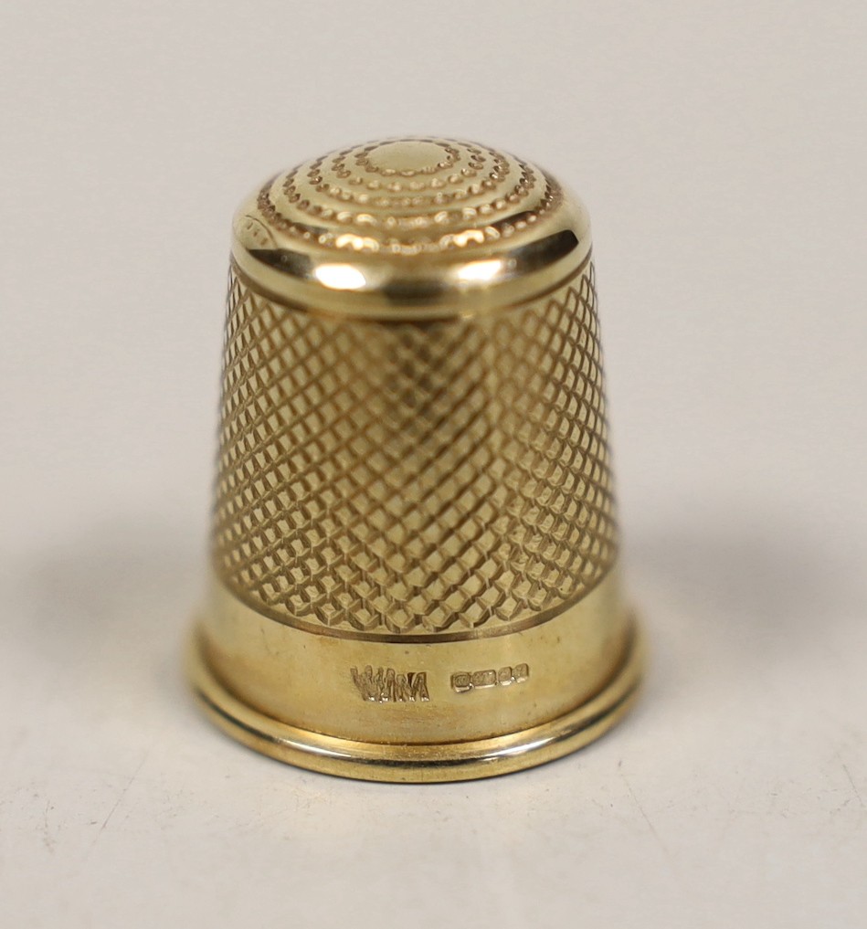 A modern 9ct gold thimble, 22mm